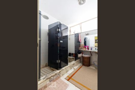 Casa para alugar com 420m², 4 quartos e 4 vagasBanheiro social