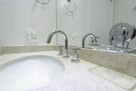 Apartamento à venda com 75m², 2 quartos e 1 vaga Apartamento à venda com 75m², 2 quartos e 1 vagaBanheiro Social