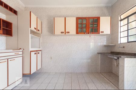 Casa à venda com 204m², 3 quartos e 3 vagas Casa à venda com 204m², 3 quartos e 3 vagasCozinha Edícula