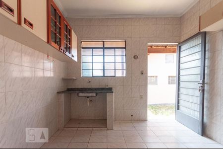 Casa à venda com 204m², 3 quartos e 3 vagas Casa à venda com 204m², 3 quartos e 3 vagasCozinha Edícula