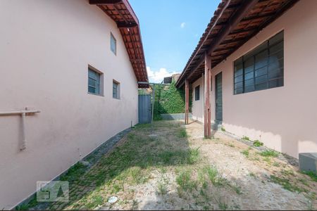 Casa à venda com 204m², 3 quartos e 3 vagas Casa à venda com 204m², 3 quartos e 3 vagasQuintal / Edícula