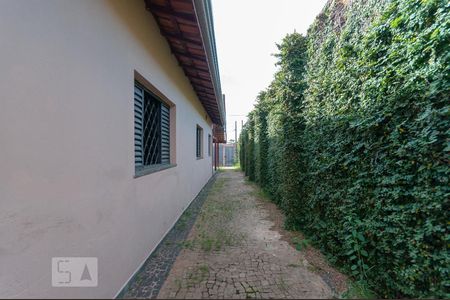 Casa à venda com 204m², 3 quartos e 3 vagas Casa à venda com 204m², 3 quartos e 3 vagasLateral da casa