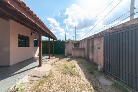 Casa à venda com 204m², 3 quartos e 3 vagas Casa à venda com 204m², 3 quartos e 3 vagasFrente da Casa - Garagem