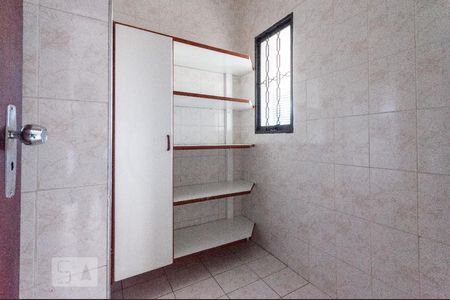 Casa à venda com 204m², 3 quartos e 3 vagas Casa à venda com 204m², 3 quartos e 3 vagasCozinha - Despensa