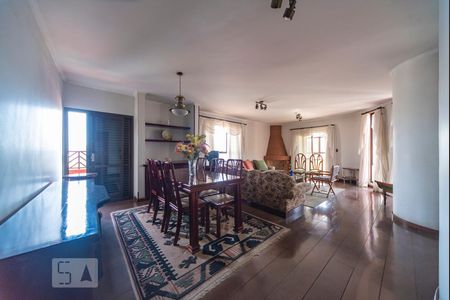 Apartamento para alugar com 150m², 2 quartos e 2 vagas Apartamento para alugar com 150m², 2 quartos e 2 vagasSala