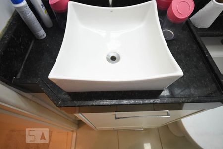 Detalhe do banheiro de apartamento para alugar com 2 quartos, 49m² em Jardim Ampliação, São Paulo