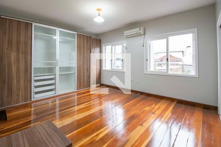 Casa à venda com 242m², 4 quartos e 2 vagasSuite