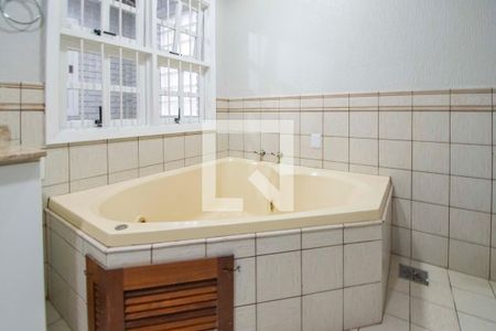 Casa à venda com 242m², 4 quartos e 2 vagasBanheiro da Suíte