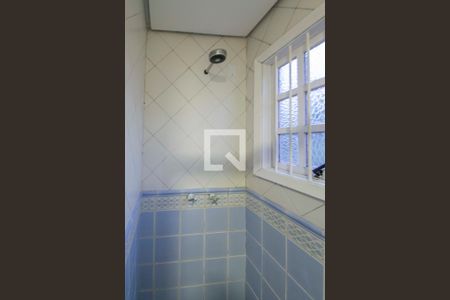 Casa à venda com 242m², 4 quartos e 2 vagasBanheiro do corredor