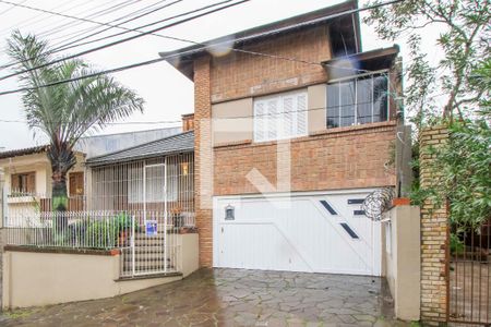 Casa à venda com 242m², 4 quartos e 2 vagasFachada