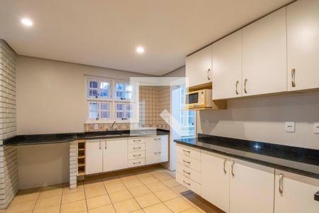 Casa à venda com 242m², 4 quartos e 2 vagasCozinha