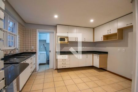 Casa à venda com 242m², 4 quartos e 2 vagasCozinha