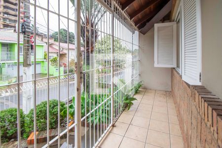 Casa à venda com 242m², 4 quartos e 2 vagasEntrada da Casa