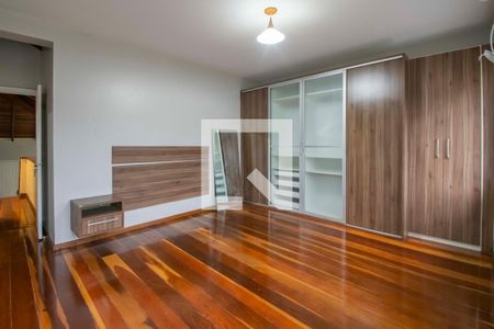 Casa à venda com 242m², 4 quartos e 2 vagasSuite