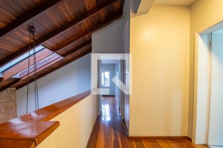 Casa à venda com 242m², 4 quartos e 2 vagasCorredor