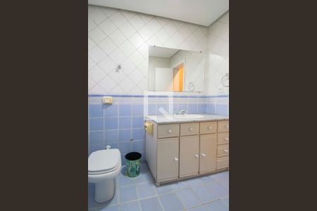 Casa à venda com 242m², 4 quartos e 2 vagasBanheiro do corredor