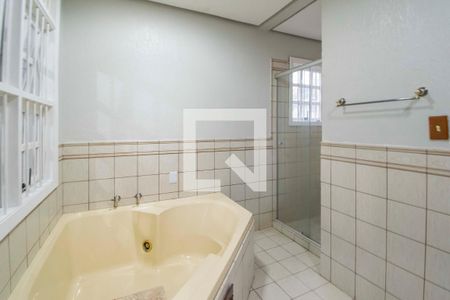 Casa à venda com 242m², 4 quartos e 2 vagasBanheiro da Suíte