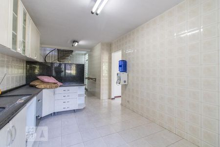 Casa à venda com 180m², 4 quartos e 2 vagas Casa à venda com 180m², 4 quartos e 2 vagasCozinha