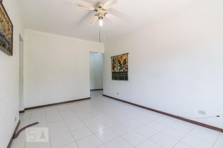 Casa à venda com 180m², 4 quartos e 2 vagas Casa à venda com 180m², 4 quartos e 2 vagasSala