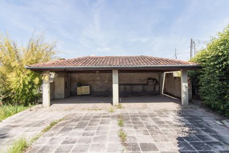 Casa à venda com 180m², 4 quartos e 2 vagas Casa à venda com 180m², 4 quartos e 2 vagasGaragem