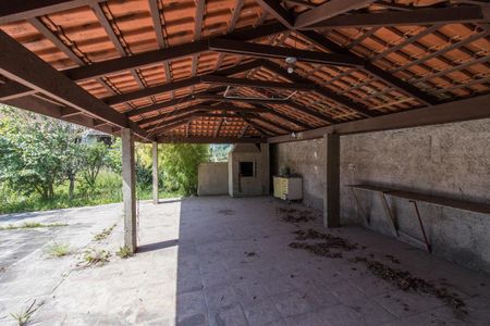 Casa à venda com 180m², 4 quartos e 2 vagas Casa à venda com 180m², 4 quartos e 2 vagasGaragem