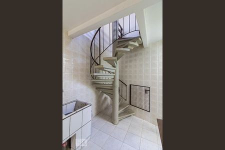 Casa à venda com 180m², 4 quartos e 2 vagas Casa à venda com 180m², 4 quartos e 2 vagasAcesso segundo piso