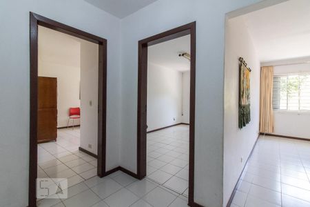 Casa à venda com 180m², 4 quartos e 2 vagas Casa à venda com 180m², 4 quartos e 2 vagasCorredor