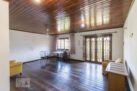 Casa à venda com 180m², 4 quartos e 2 vagas Casa à venda com 180m², 4 quartos e 2 vagasSala segundo piso