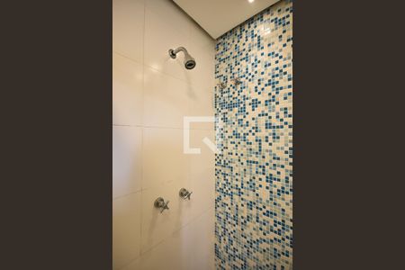 Apartamento à venda com 100m², 2 quartos e 2 vagasChuveiro do banheiro