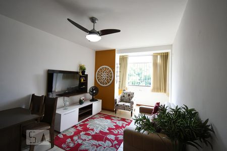 Sala  de apartamento para alugar com 1 quarto, 64m² em Centro, Niterói