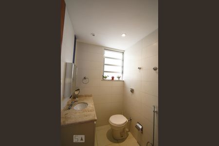 Banheiro de apartamento para alugar com 1 quarto, 64m² em Centro, Niterói