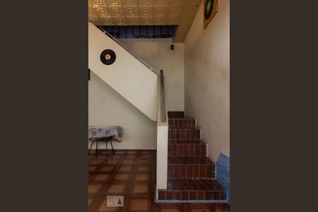 Escada de Acesso aos Quartos e Banheiro  de casa à venda com 4 quartos, 170m² em Vila Ema, São Paulo