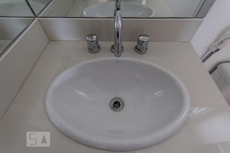 Banheiro de apartamento à venda com 3 quartos, 130m² em Butantã, São Paulo