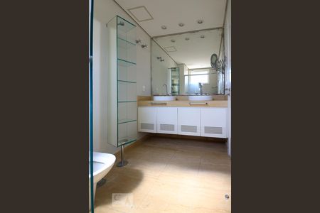 Apartamento à venda com 215m², 3 quartos e 4 vagas Apartamento à venda com 215m², 3 quartos e 4 vagasBanheiro Suite 3