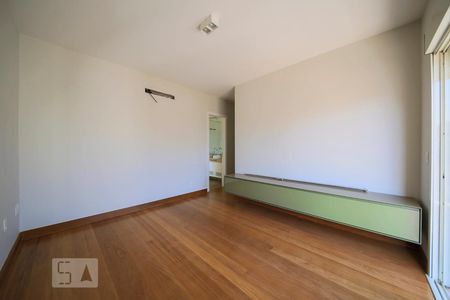 Apartamento à venda com 215m², 3 quartos e 4 vagas Apartamento à venda com 215m², 3 quartos e 4 vagasQuarto Suite 3