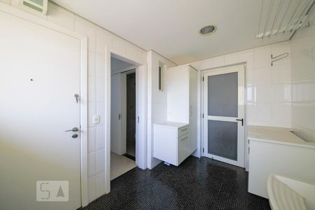 Apartamento à venda com 215m², 3 quartos e 4 vagas Apartamento à venda com 215m², 3 quartos e 4 vagasÁrea de Serviço