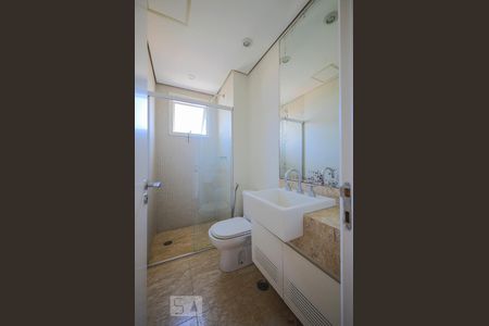 Apartamento à venda com 215m², 3 quartos e 4 vagas Apartamento à venda com 215m², 3 quartos e 4 vagasBanheiro Suite 1