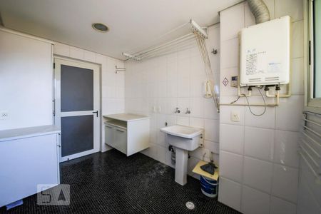 Apartamento à venda com 215m², 3 quartos e 4 vagas Apartamento à venda com 215m², 3 quartos e 4 vagasÁrea de Serviço