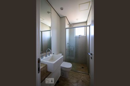 Apartamento à venda com 215m², 3 quartos e 4 vagas Apartamento à venda com 215m², 3 quartos e 4 vagasBanheiro Suite 2