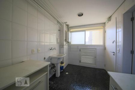 Apartamento à venda com 215m², 3 quartos e 4 vagas Apartamento à venda com 215m², 3 quartos e 4 vagasÁrea de Serviço