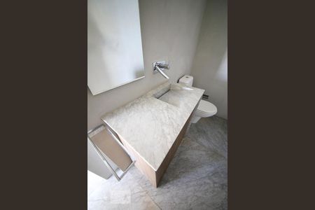 Apartamento à venda com 215m², 3 quartos e 4 vagas Apartamento à venda com 215m², 3 quartos e 4 vagasLavabo