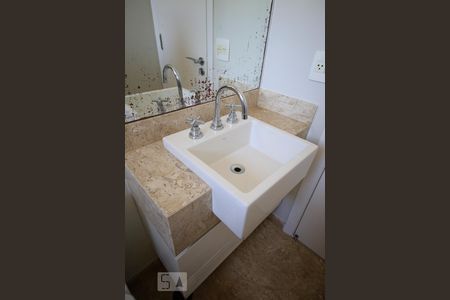 Apartamento à venda com 215m², 3 quartos e 4 vagas Apartamento à venda com 215m², 3 quartos e 4 vagasBanheiro Suite 1