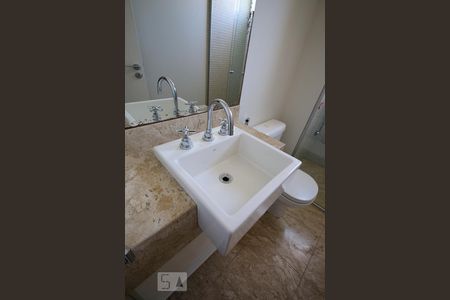 Apartamento à venda com 215m², 3 quartos e 4 vagas Apartamento à venda com 215m², 3 quartos e 4 vagasBanheiro Suite 2