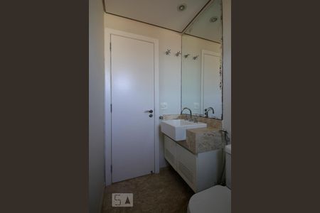 Apartamento à venda com 215m², 3 quartos e 4 vagas Apartamento à venda com 215m², 3 quartos e 4 vagasBanheiro Suite 2