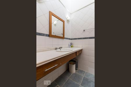 Banheiro de casa para alugar com 3 quartos, 160m² em Vila Romana, São Paulo
