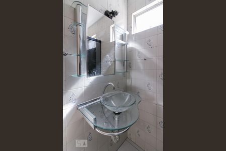 Banheiro de apartamento para alugar com 2 quartos, 55m² em Jardim Roberto, Osasco