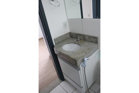 Banheiro de apartamento à venda com 2 quartos, 45m² em Vila Carminha, Campinas