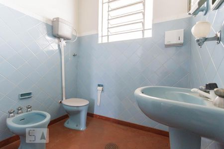 Banheiro de casa para alugar com 4 quartos, 270m² em São Geraldo, Porto Alegre