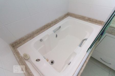 Apartamento para alugar com 300m², 3 quartos e 4 vagas Apartamento para alugar com 300m², 3 quartos e 4 vagasBanheiro Quarto 2