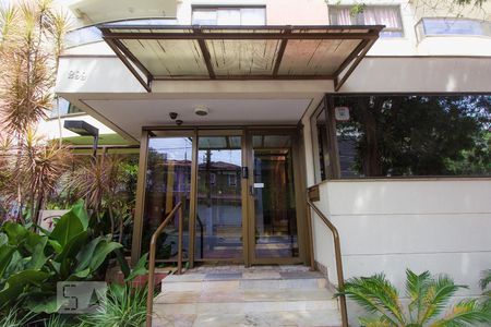 Apartamento para alugar com 300m², 3 quartos e 4 vagas Apartamento para alugar com 300m², 3 quartos e 4 vagasFachada